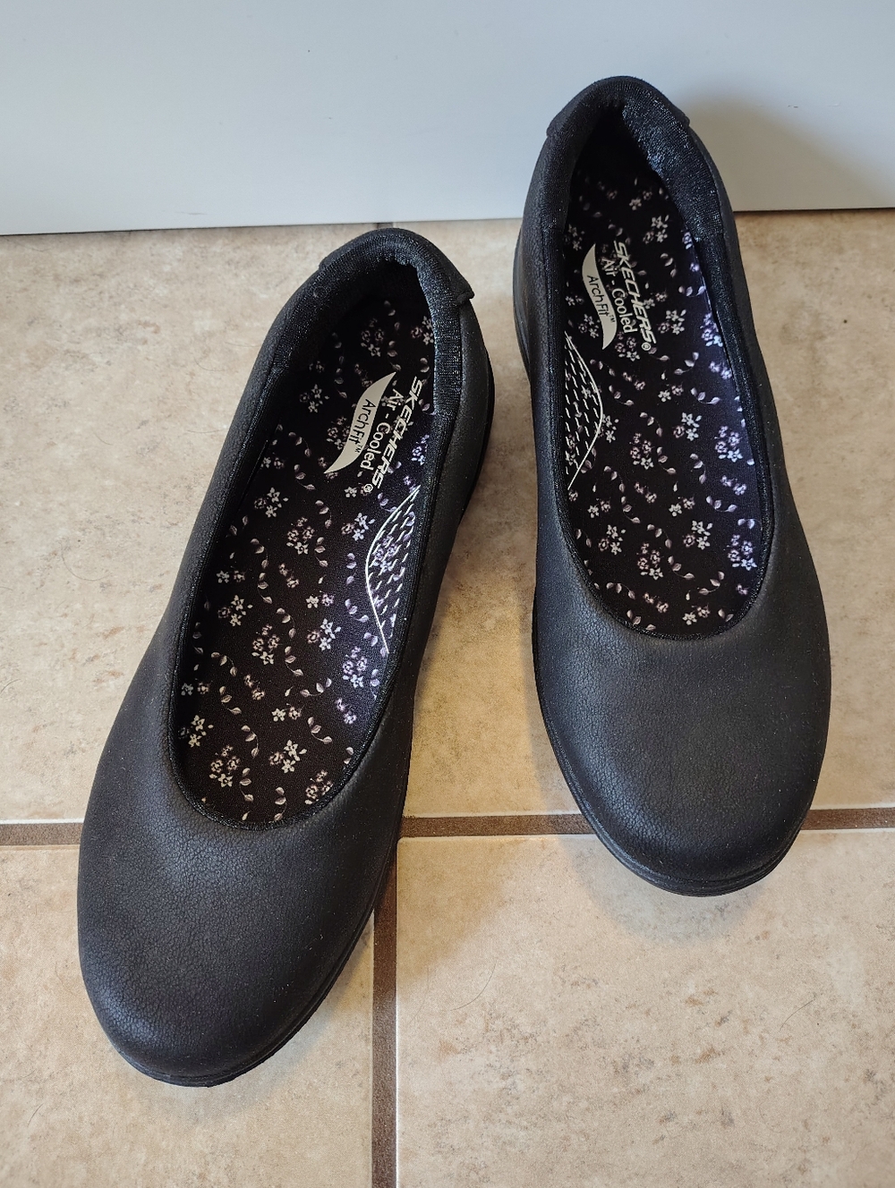 Skechers Arch Fit Inspire Windmore Black Slip-On Flats Size 7.5